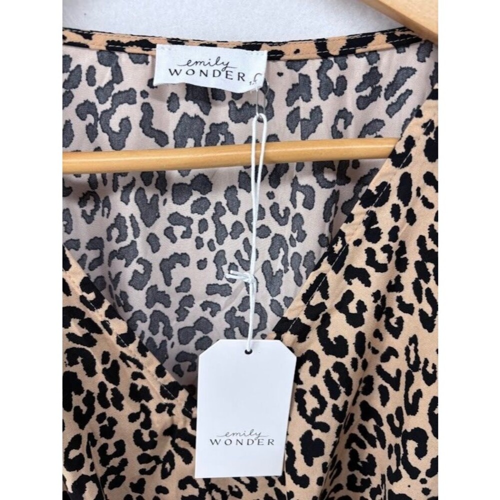 Emily Wonder Plus Size 1X Animal Print Tunic Top Short Sleeve‎ NWT - Picture 2 of 7